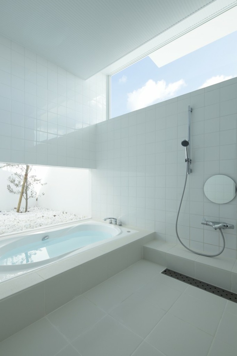 revêtement mural salle de bain carrelage mural salle de bain blanc design baignoire douche