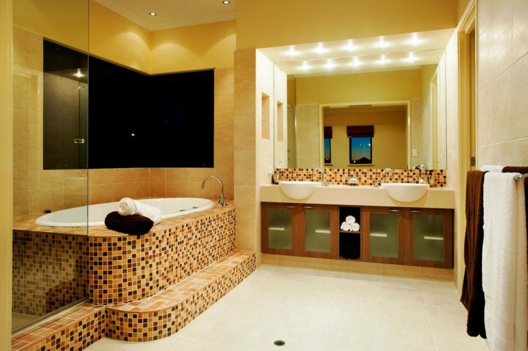 plafond salle de bain baignoire lavabo