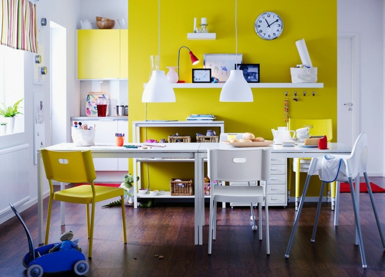 associer les couleurs salle à manger luminaire suspendu design jaune citroné lampe blanche 