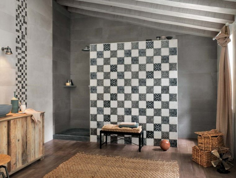 idée carrelage salle de bain noir blanc meuble bois tapis de sol tabouret 