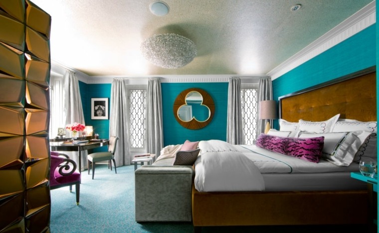 décoration chambre à coucher moderne tapisserie idée coussin à motif miroir armoir design