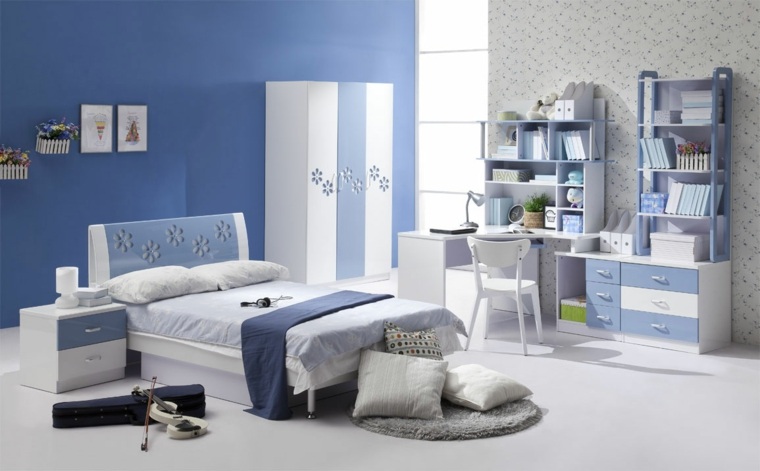 décoration chambre enfant bleu blanc original tapis de sol étagères 