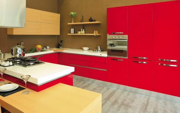 cuisine rouge buffet bois carrelage gris moderne design four