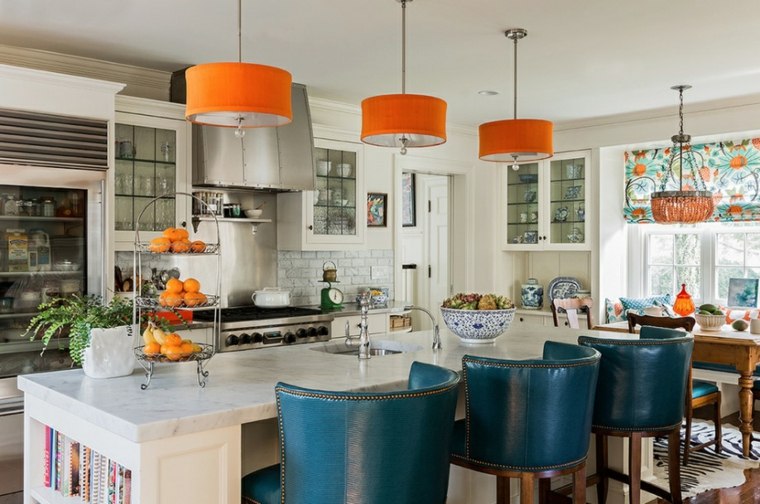 cuisine moderne intérieur lampe suspendue design chaise de cuisine îlot central marbre