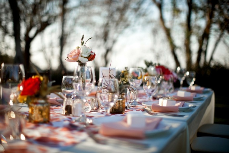 décorations de tables fleurs idées pour mariage d'été