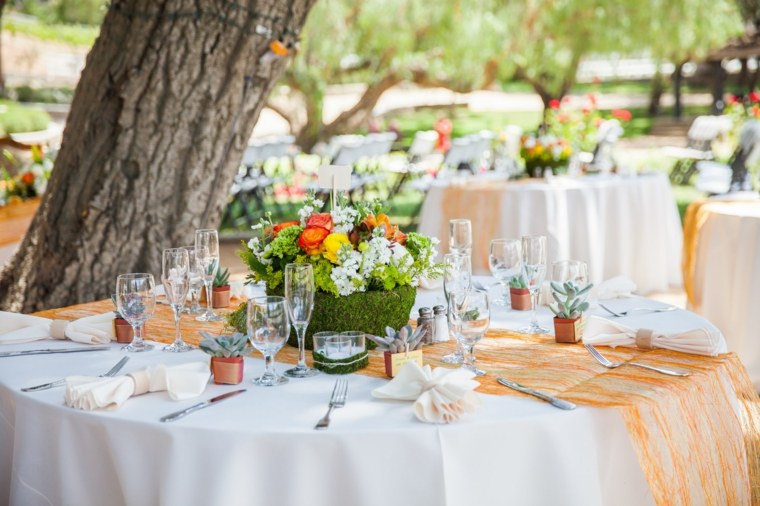 jardin décoration mariage tables rondes 