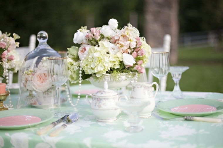 deco table mariage idées rétro avec fleurs