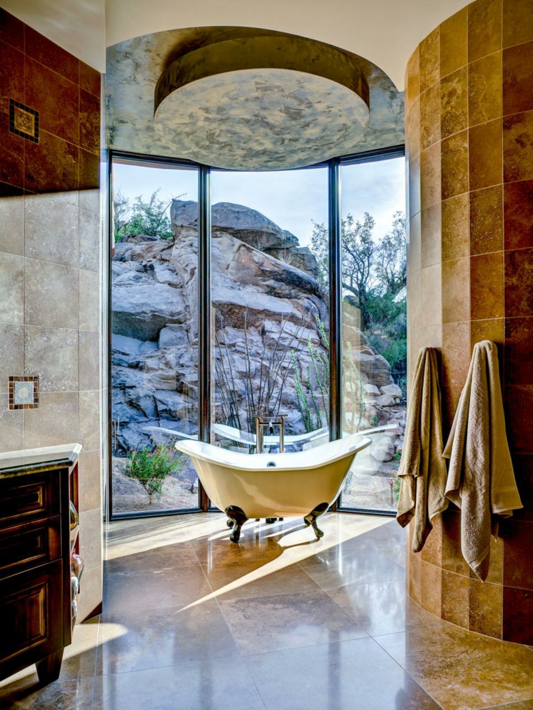 idée carrelage salle de bain luxueuse moerne baignoire pierre 