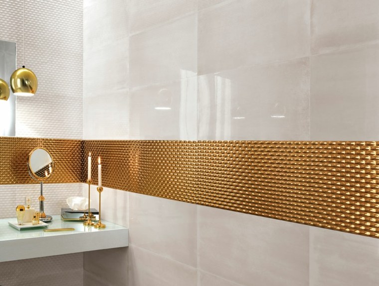 aménagement carrelage moderne doré design lampe suspendu miroir déco bougie