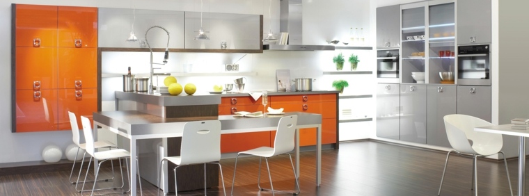 aménager cuisine idée orange placard table à manger