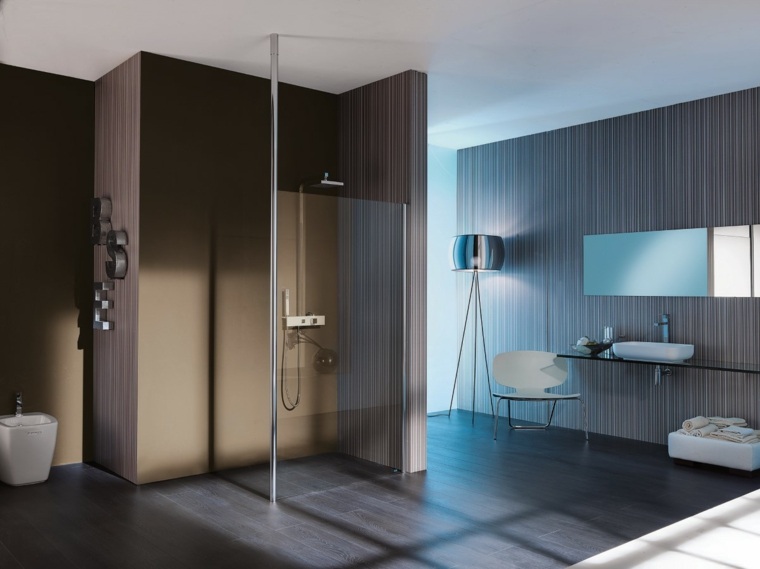 salle de bain avec douche italienne cabine de douche italienne lavabo chaise miroir 