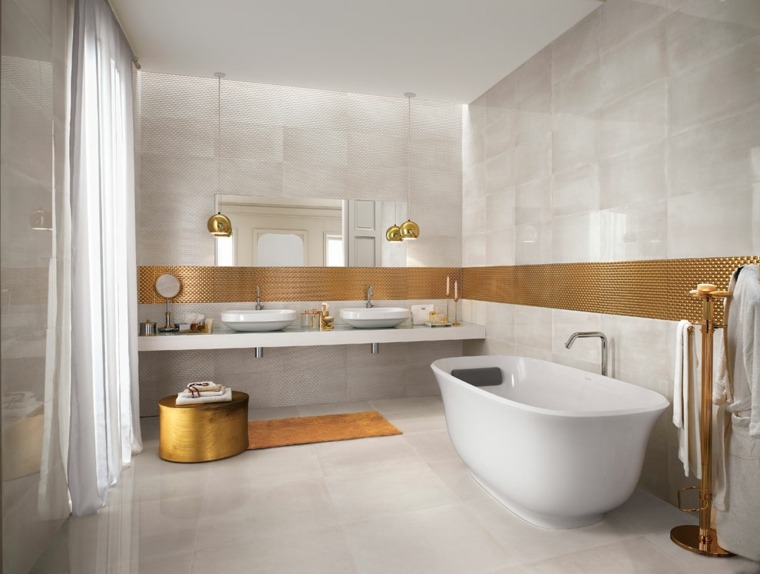 idée carrelage salle de bain aménagement moderne carrelage blanc éléments doré