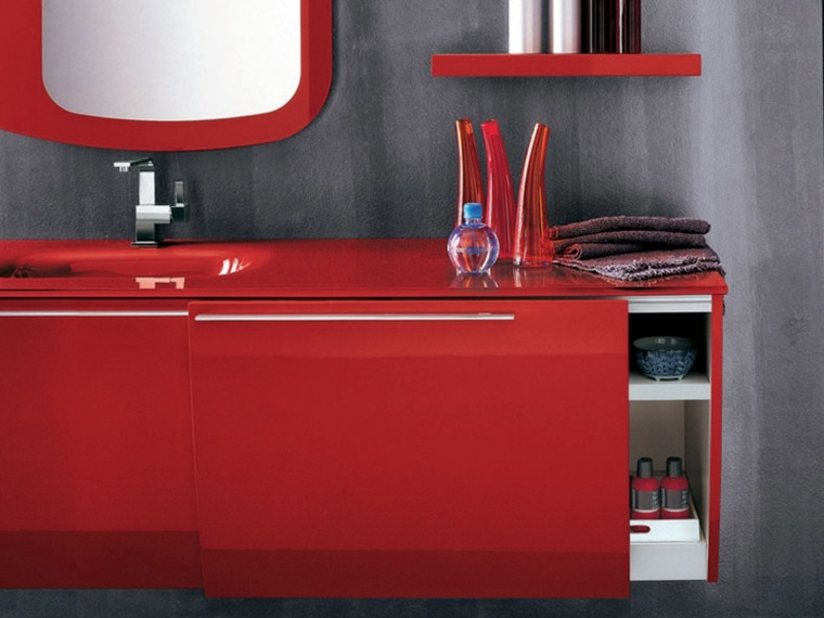 salle de bain rouge meuble bois miroir design 