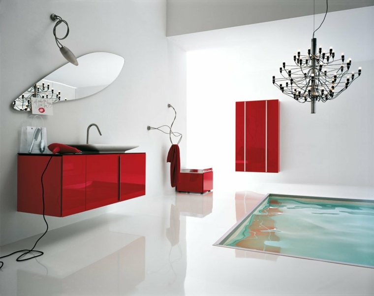 salle de bain rouge idée aménagement meuble rouge miroir piscine intérieur 