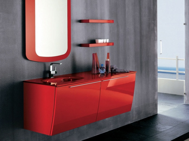 aménager salle de bain rouge intérieur moderne miroir 