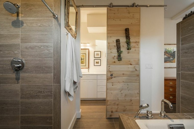 porte de grange coulissante intérieure bois rustique design salle de bain