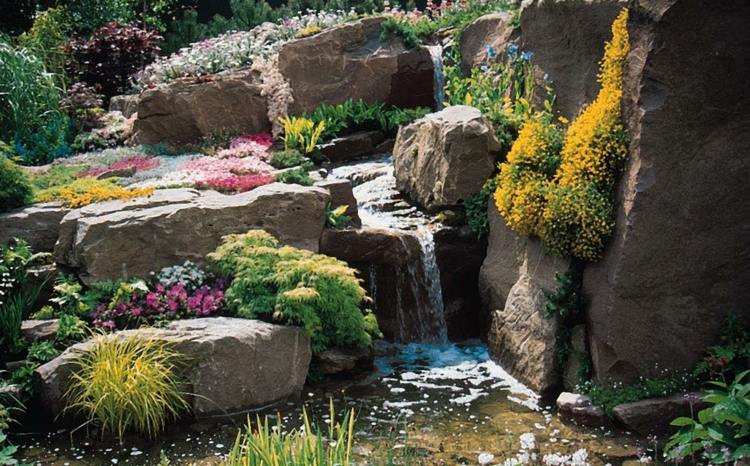 rocaille de jardin source eau