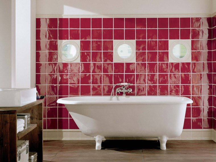 aménager salle de bain carrelage rouge baignoire design moderne