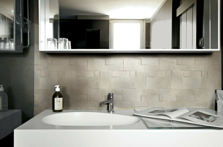 aménagement salle de bain carrelage gris idée miroir design
