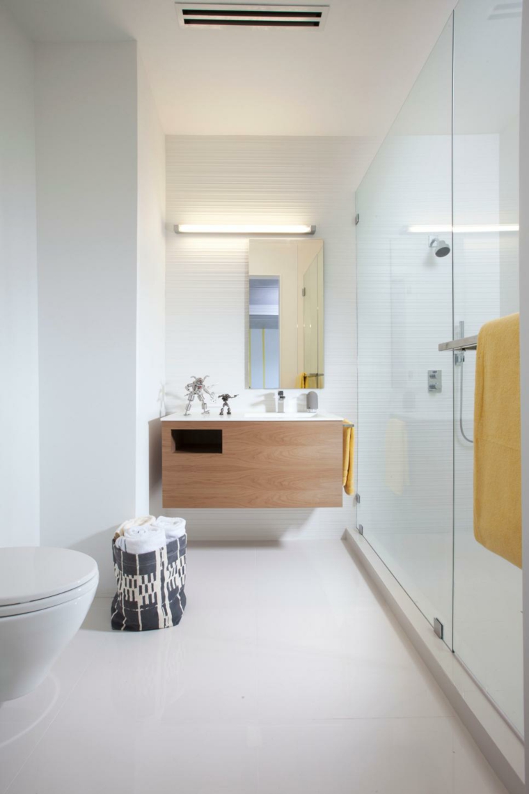 idée aménagement petite salle de bain avec toilette bois moderne 