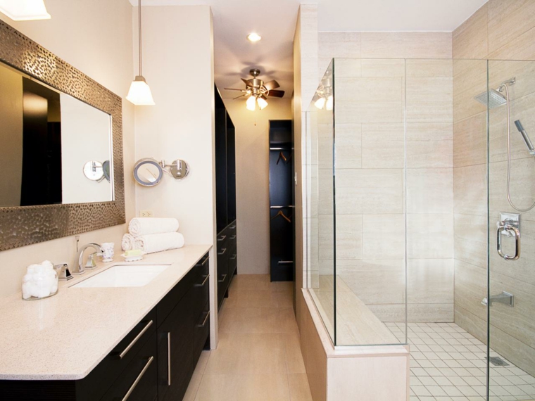 aménagement salle de bain cabine verre douche italienne miroir lampe suspendue 