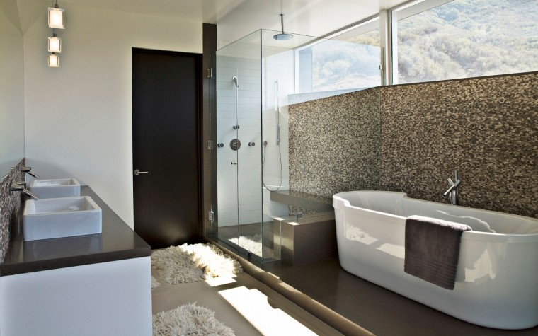 peinture carrelage salle de bain idée aménagement baignoire blanche moderne tapis de sol