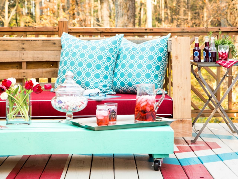 salon de jardin en palette canapés tables terrasses