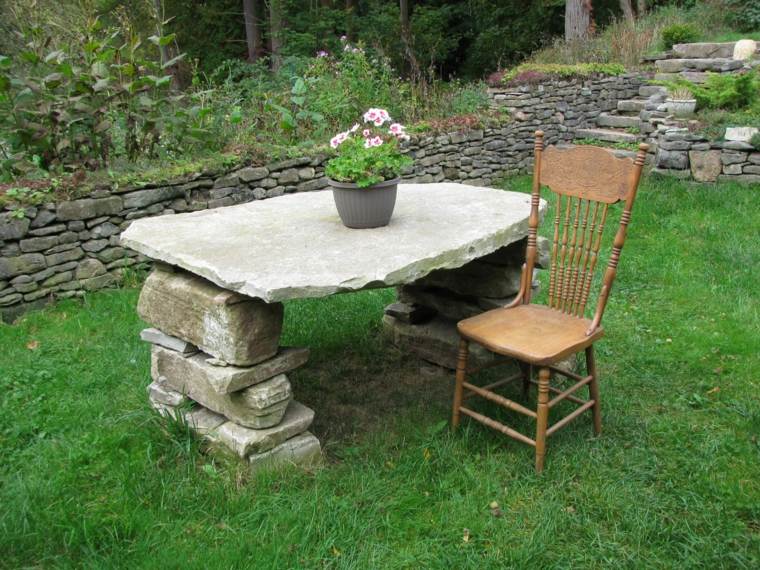 table en pierres pour salons de jardin