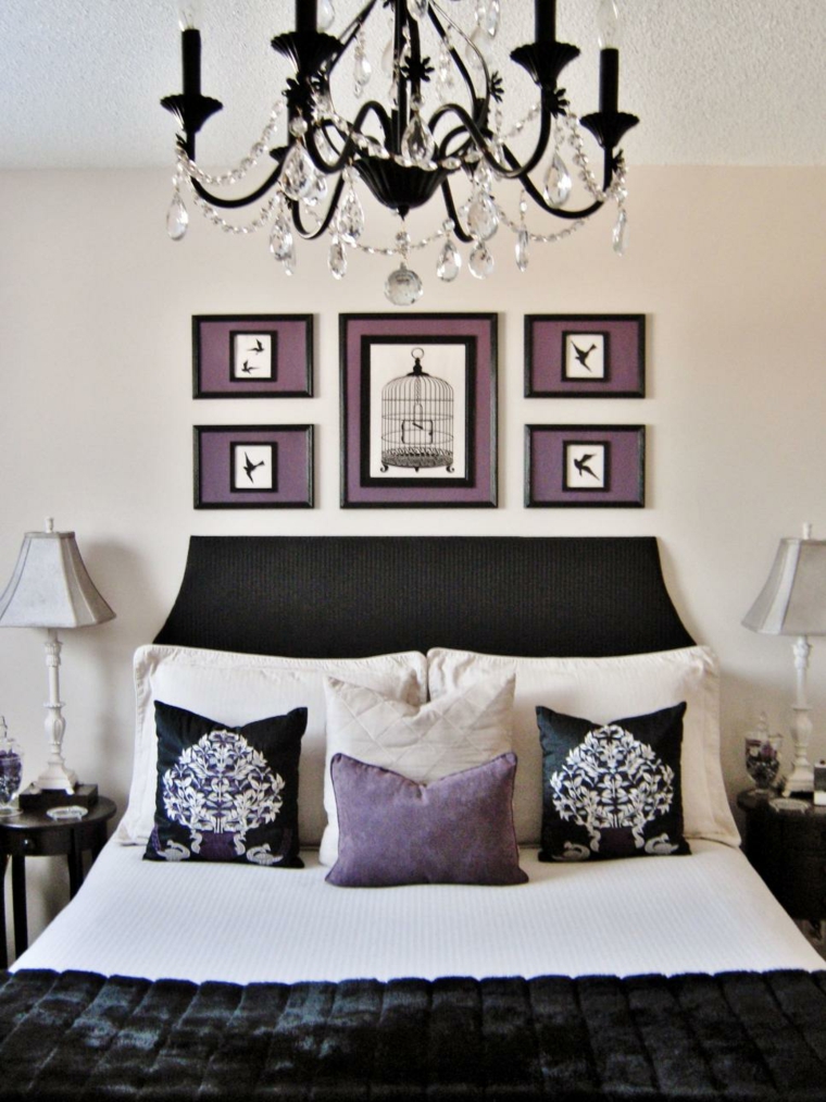 aménager chambre à coucher tapisserie noir violet luminaire suspendu tableau déco mur