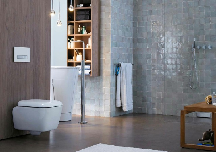 salle de bain carrelage  toilette étagères bois table en bois design douche 