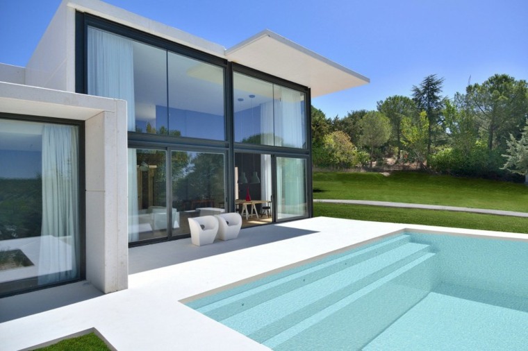 aménagement d'extérieur terrasses modernes avec piscines