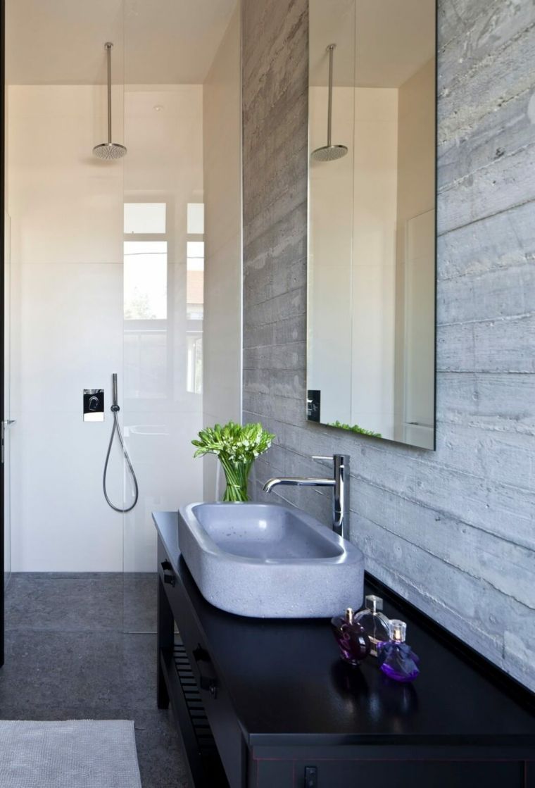 salle de bain contemporaine idée aménagement lavabo déco fleurs douche italienne nurit leshem tel aviv