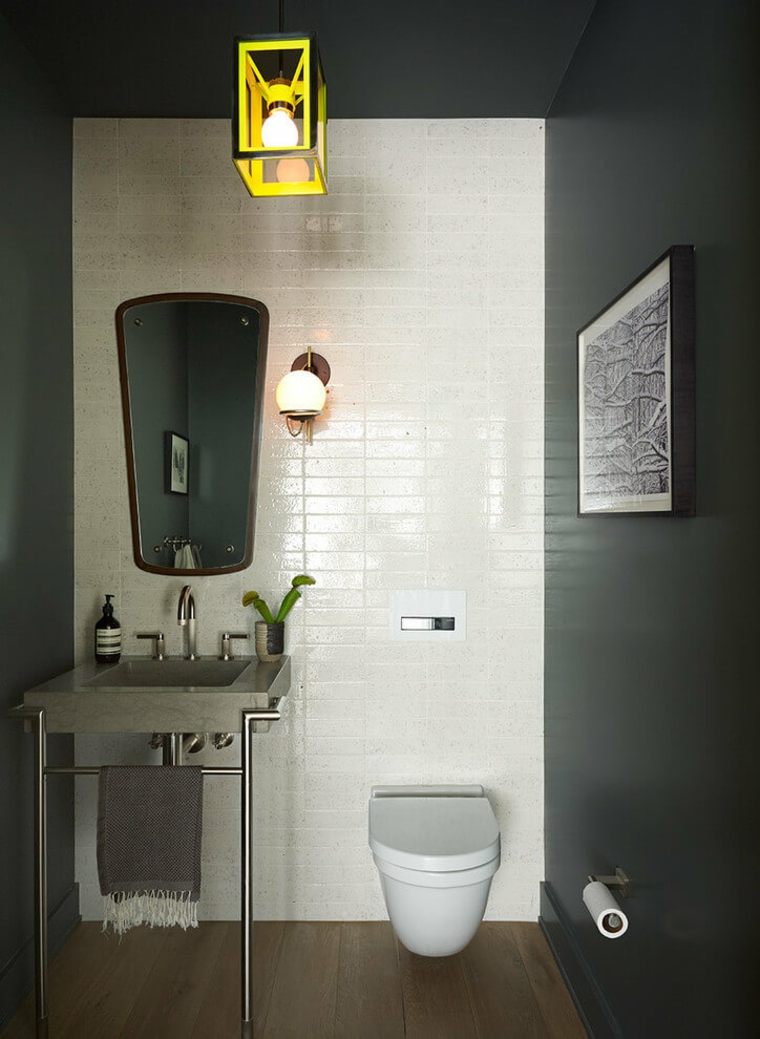 salle de bain contemporaine intérieur noir luminaire suspendu design miroir