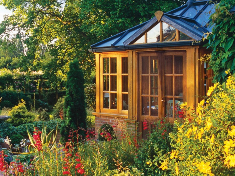 idée rangement jardin abri de jardin bois extérieur idée d'aménagement pratique 