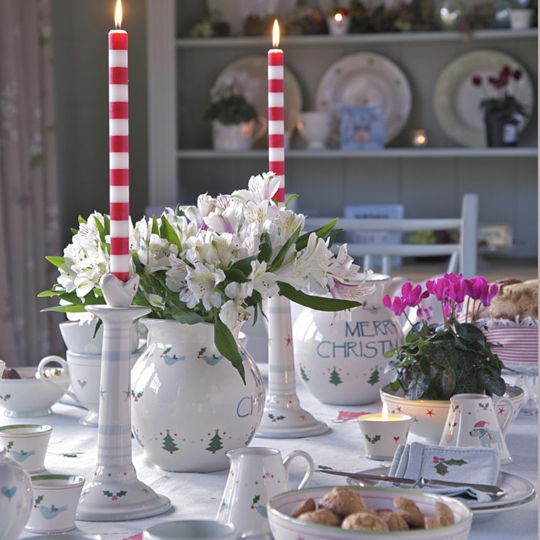 table de fête idée décoration bouquet de fleurs bougie vase 