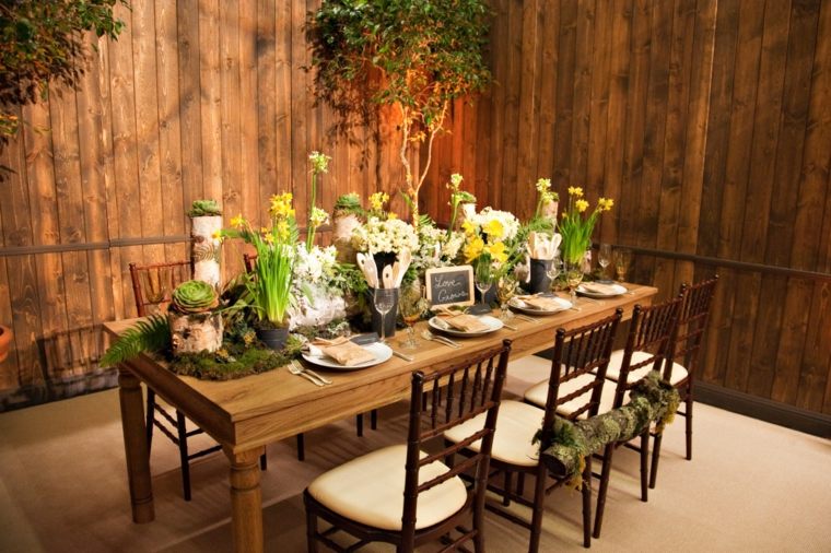 fête jardin table avec décorations estivales adulte