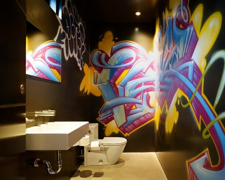 toilette déco idée graffiti mur salle de bain 