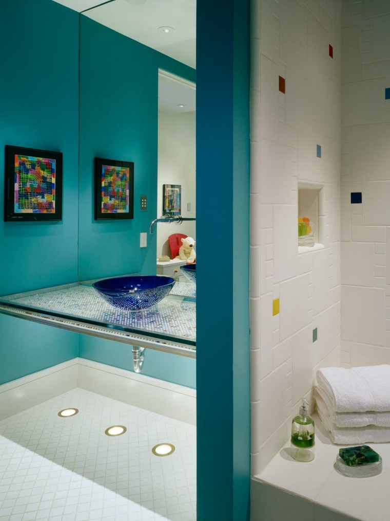 salle de bain enfant cabine de douche déco murale idée lavabo