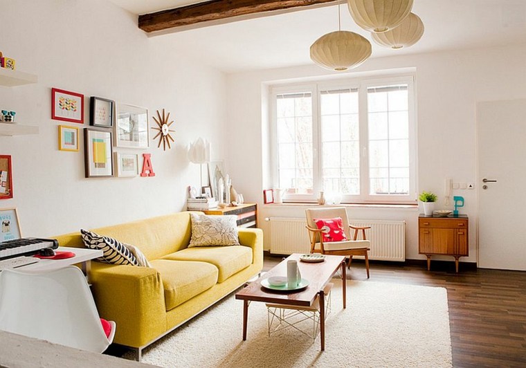 idées déco salon mobilier style scandinave sol bois canapé jaune