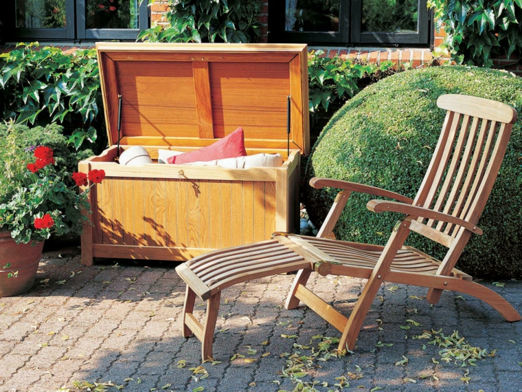 rangement extérieur jardin idée banc en bois coussins chaise-longue bois 