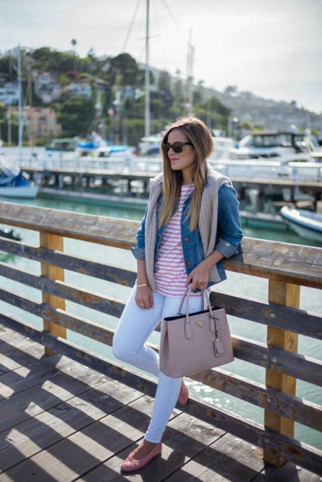 femme look tendance été 2015 tenue veste en jean pantalon blanc marinière 