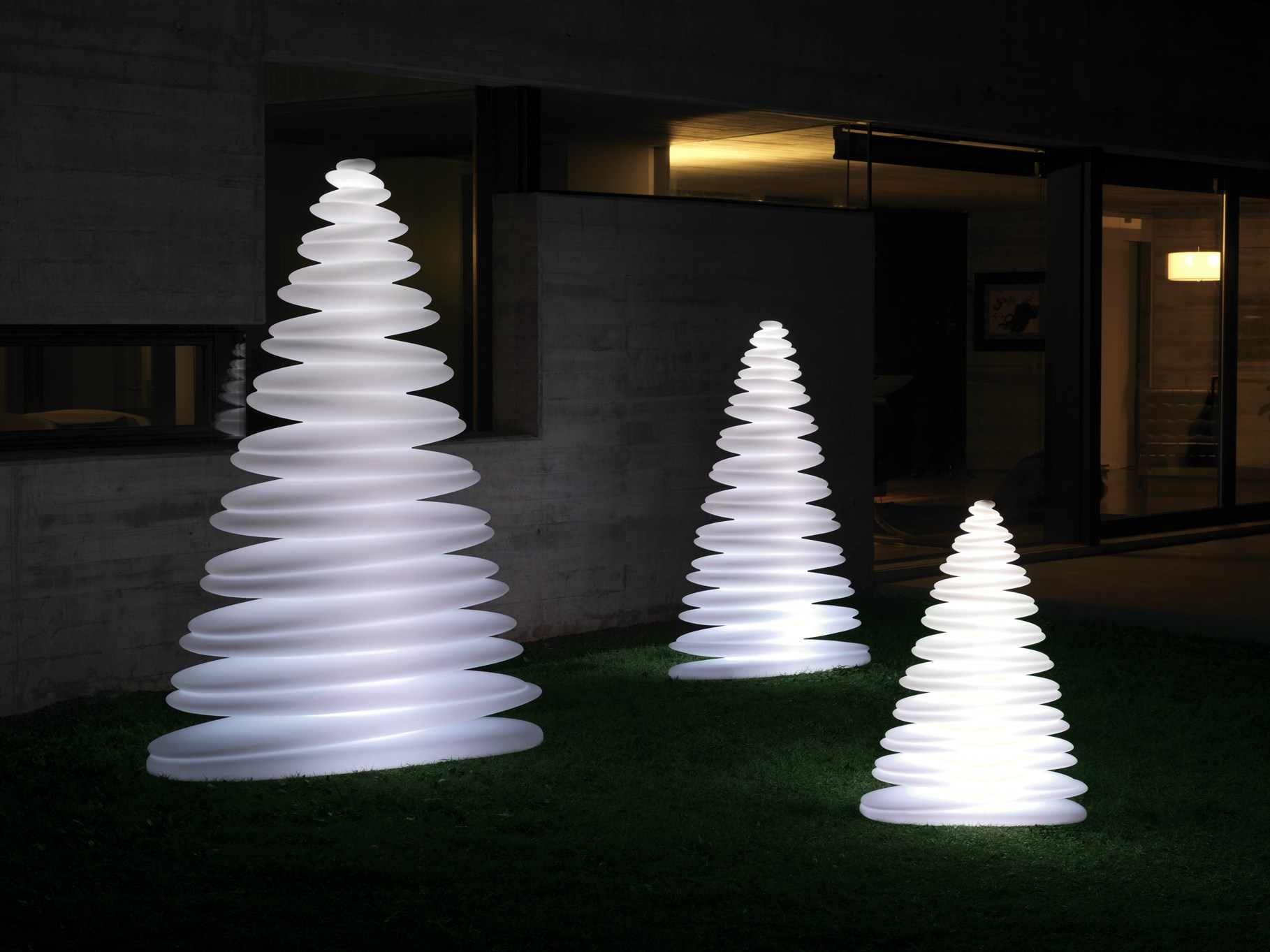éclairage extérieur idée original sapin design luminaire led 