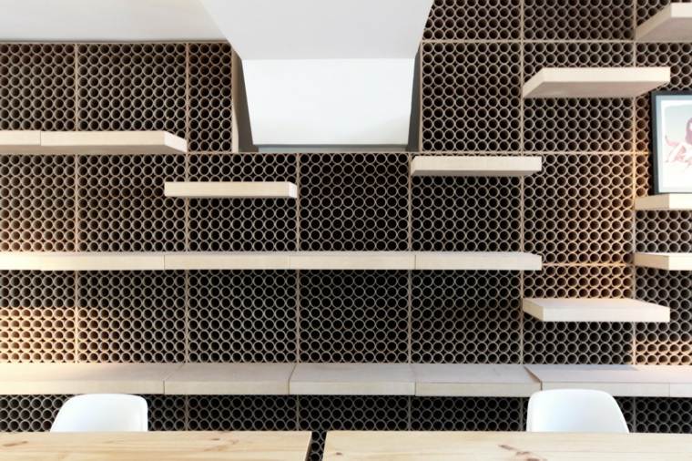 étagère en carton fabriquer meuble en carton étagères idées chaises table en bois 