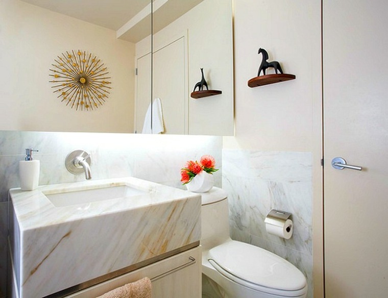 décorer sa salle de bain idée toilette murale florale originale 
