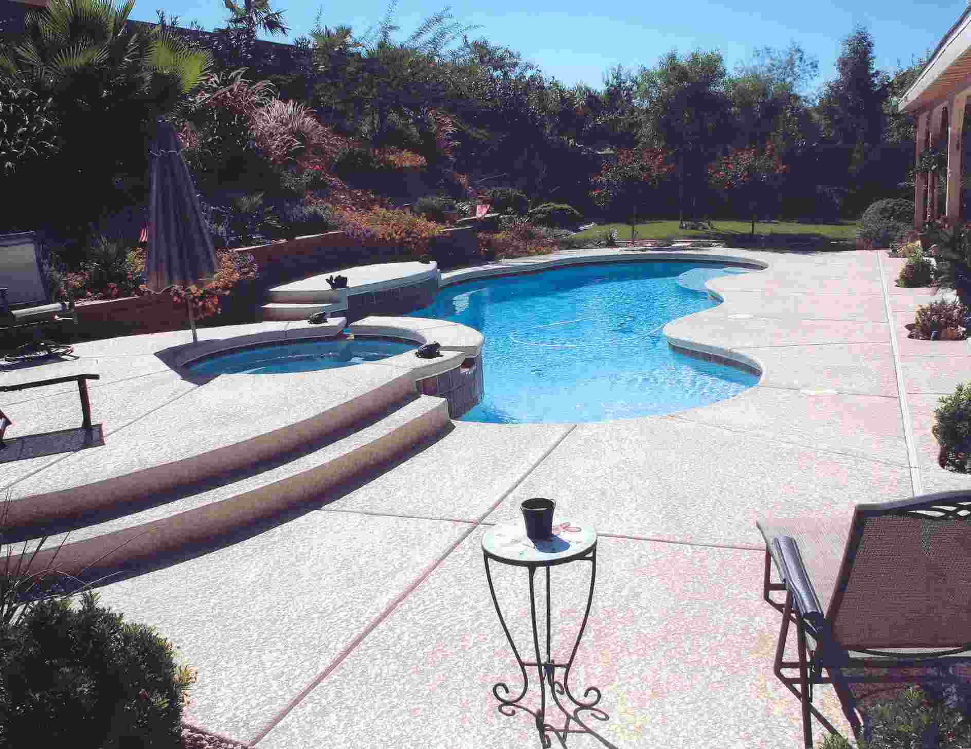 Aménagement jardin avec piscine