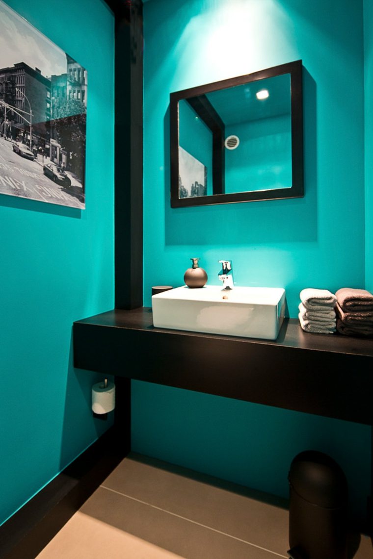 salle de bain contemporaine bleue