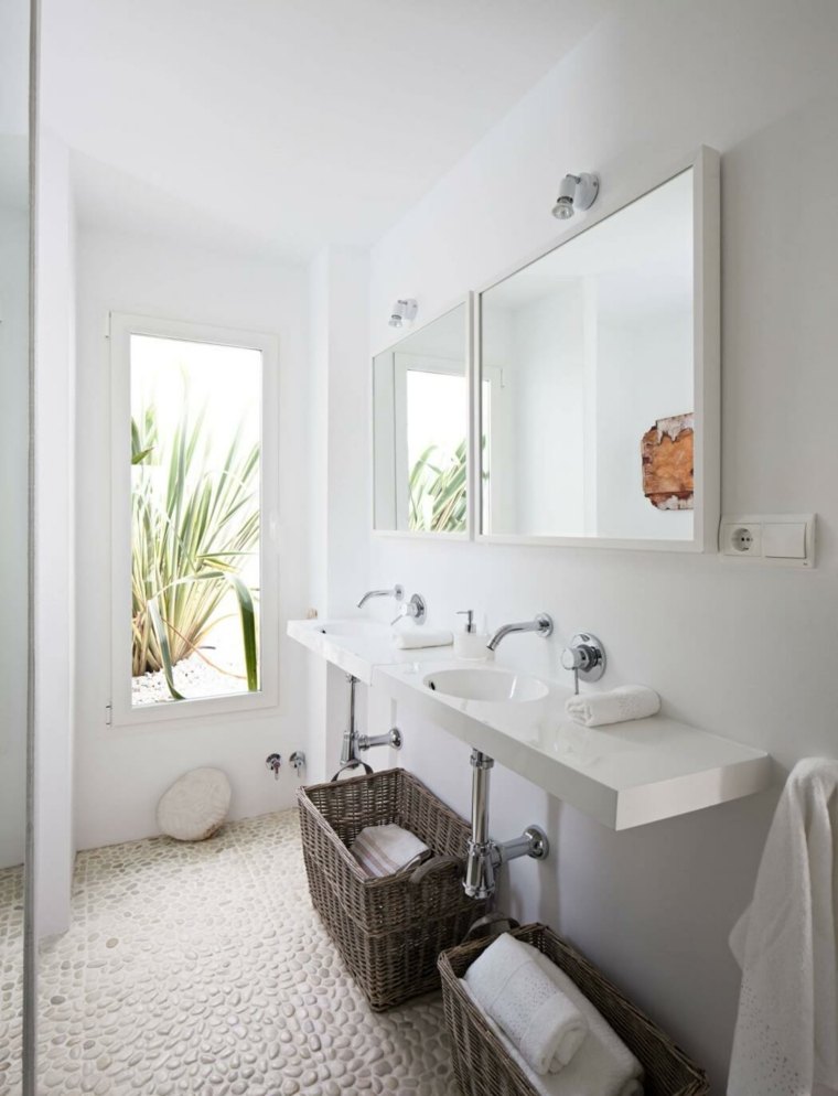 salle de bain blanche moderne design panier rangement