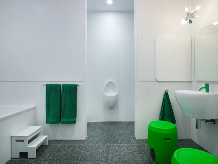 aménagement salle de bain vert serviette idée design