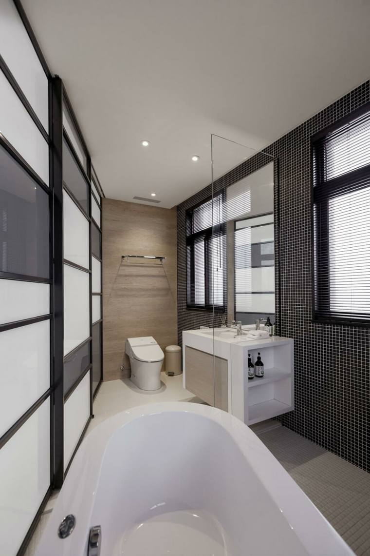salle de bain contemporaine carrelage salle de bain idée original baignoire évier toilettes 