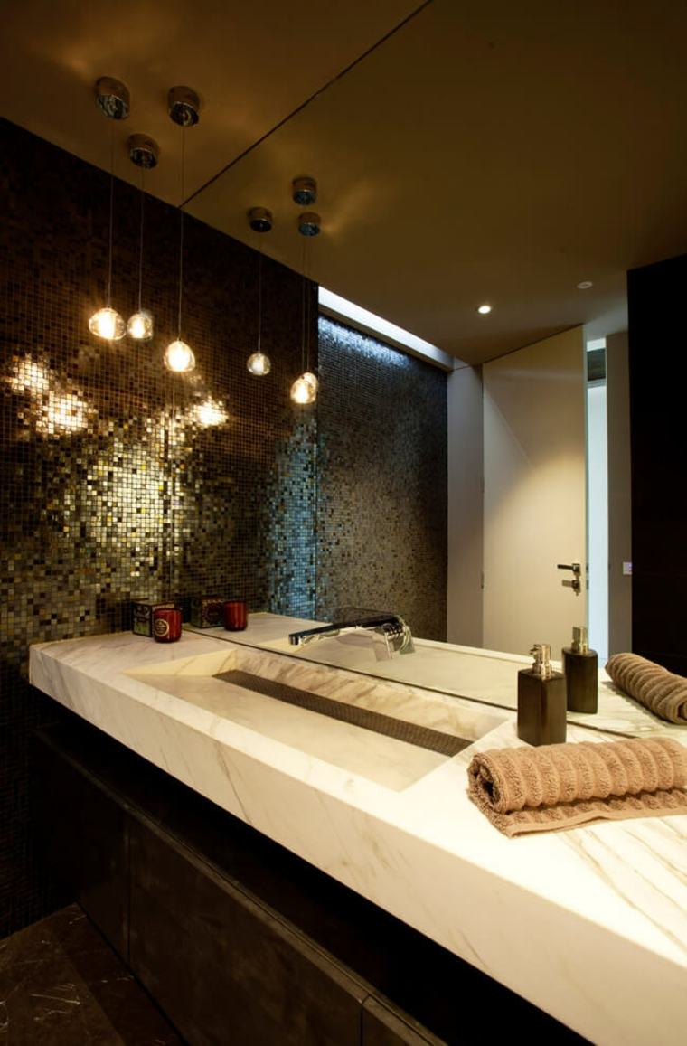 aménager salle de bain carrelage idée lavabo design luminaire suspendu 